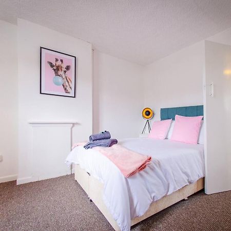 4 Bed - 2 Baths 1 Walk In Shower Lots Of Parking Ипсвич Экстерьер фото