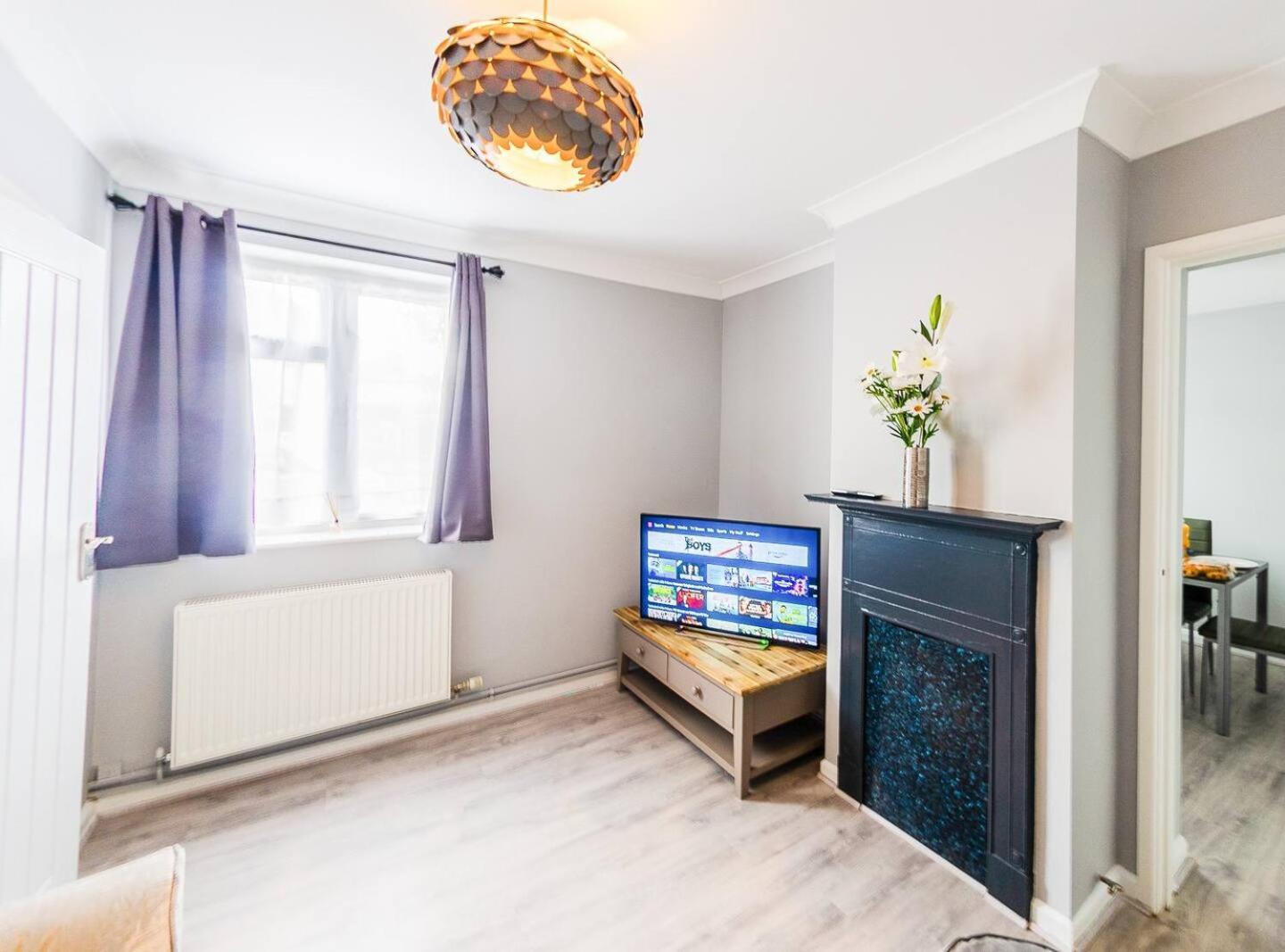4 Bed - 2 Baths 1 Walk In Shower Lots Of Parking Ипсвич Экстерьер фото