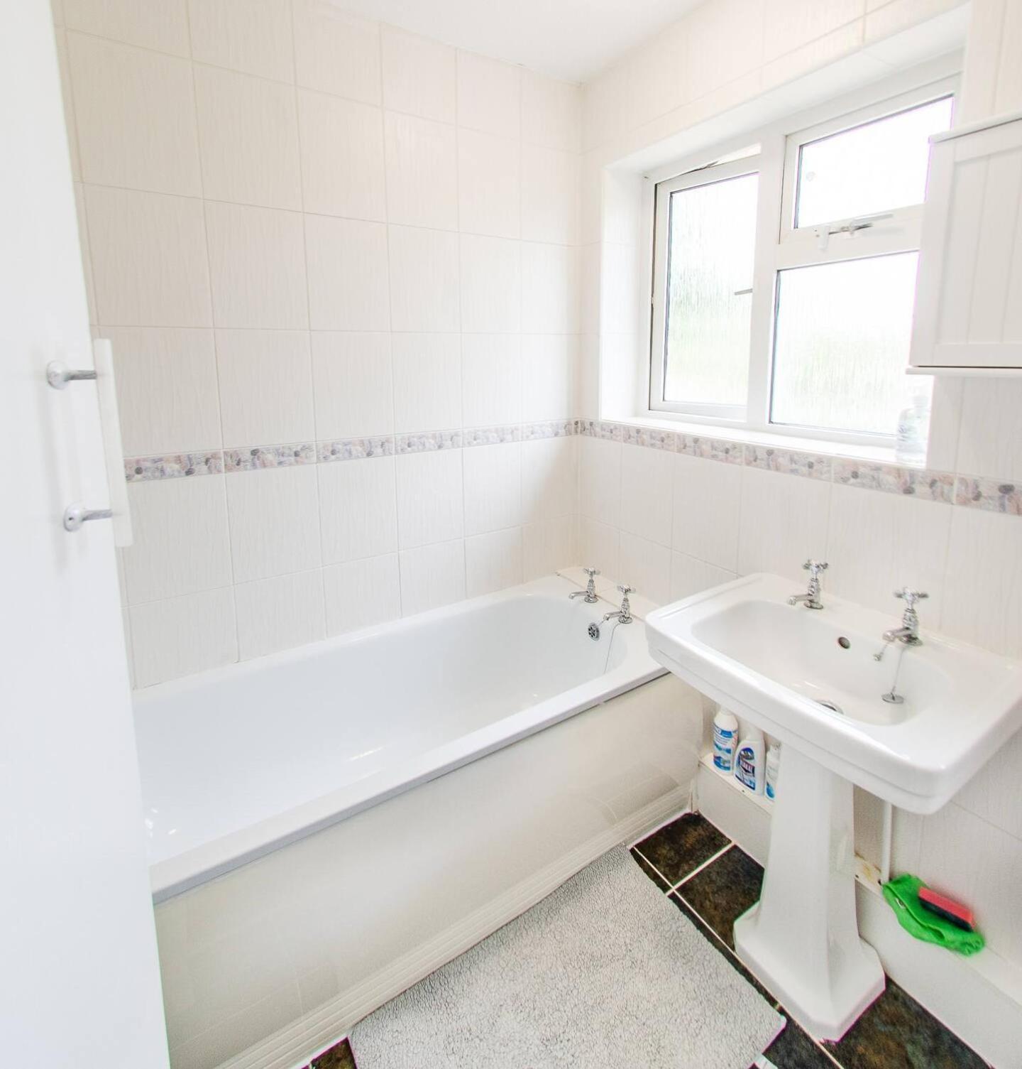 4 Bed - 2 Baths 1 Walk In Shower Lots Of Parking Ипсвич Экстерьер фото