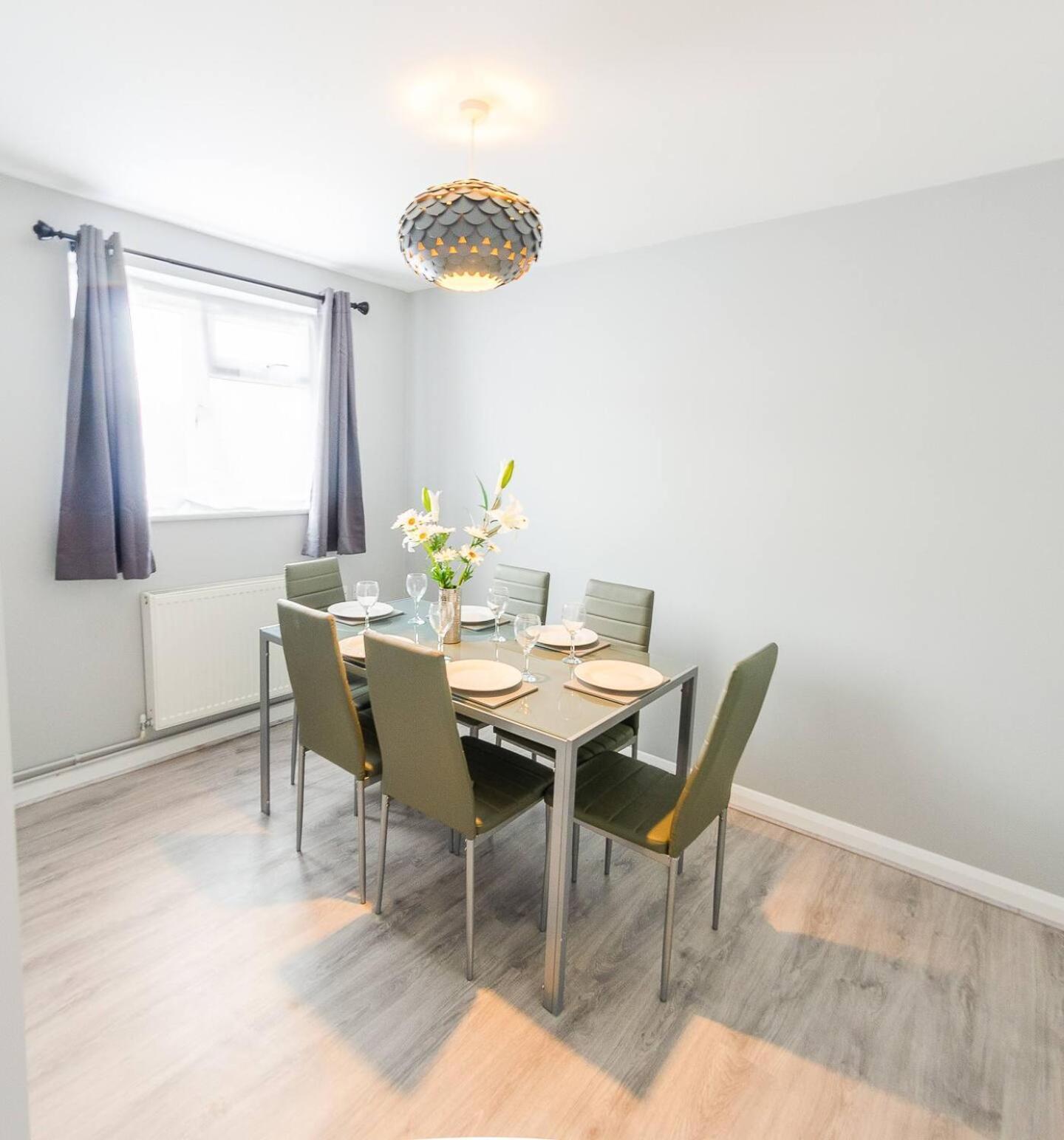 4 Bed - 2 Baths 1 Walk In Shower Lots Of Parking Ипсвич Экстерьер фото