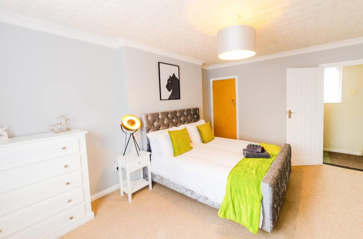 4 Bed - 2 Baths 1 Walk In Shower Lots Of Parking Ипсвич Экстерьер фото